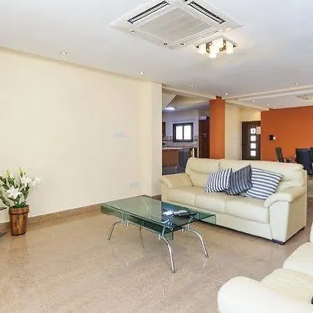 Maris Grand Aparthotel